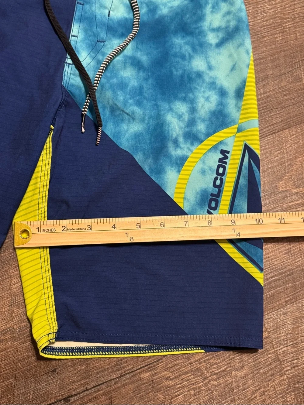 Volcom Mod-Tech Men’s Multi Color Boardshorts Swim Trunks Sz 29 (See Photos)